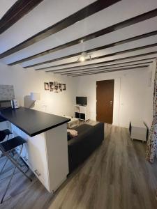 Estudio Las Flores by Cadiz Time