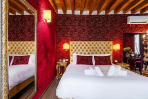 Superior Triple Room with Canal View room in Ca' Maria Callas