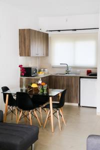 1B Seaside Orchid, Sea, Center