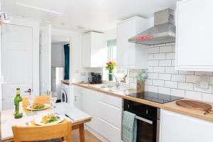 Kelston View by Cliftonvalley Apartments