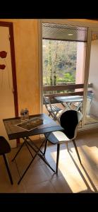 Appartement 2 pièces vue sur la rivière de lAven et le Bois d Amour