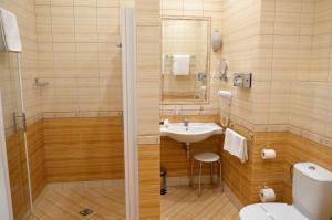 Double or Twin Room with Balcony room in Bristol Georgy House