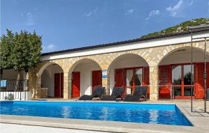 Amazing Home In Starigrad With Wifi