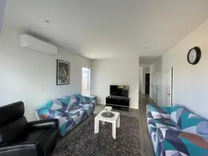 4 bedroom home fully furnished in Papakura, Auckland - Takanini
