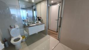 OceanView Oasis 2BR Apt - 5Mins to Beach - Family Resort