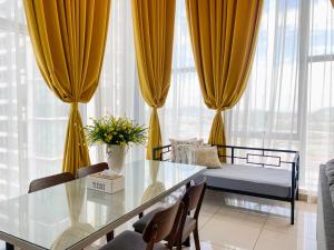 The Luxe @ EvoSoho Suites