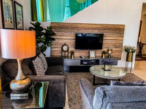 The Luxe @ EvoSoho Suites