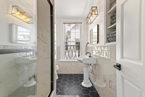Cozy Gem in the Heart of East Rock with FREE Parking near Yale and DT