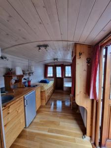 Tentes de luxe Roulotte du domaine de la Graou : photos des chambres