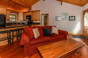 Shasta Mountain Cabin - 1916 by Big Bear Vacations