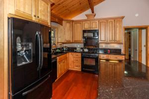 Shasta Mountain Cabin - 1916 by Big Bear Vacations