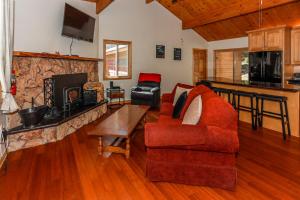 Shasta Mountain Cabin - 1916 by Big Bear Vacations