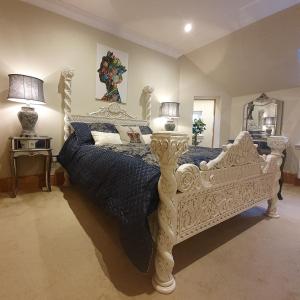 DOLLARBEG CASTLE - The Tower - Luxury Apartment