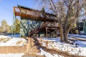 Chipmunk Treehouse #1983 - Moonridge