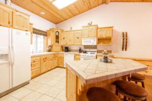 Little Cubs Cabin #1986 by Big Bear Vacations