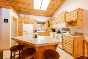 Little Cubs Cabin #1986 by Big Bear Vacations