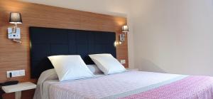Double Room with Terrace  - heated swimming pool - free parking room in Hotel Hélios