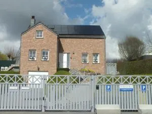 勒俱乐部蒂拉索尔斯住宿加早餐酒店 - Hannut