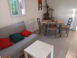 Appartements La Salamandre,Charmant T2 Calme et nature a Puget-Ville : photos des chambres