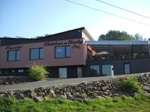 Penzion a Motobar Bravantice