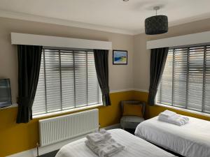 Standard Twin Room room in The Headlands Hotel