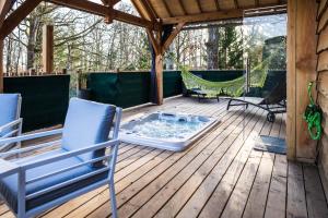 Chalets Charmante Cabane dans les arbres avec jacuzzi et sauna : photos des chambres