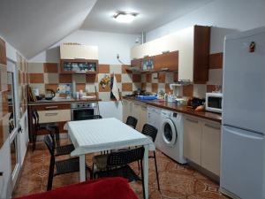 Apartament 5 camere cu balcon Costinesti plaja 5 minute Nucilor 6