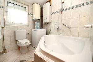 Apartments by the sea Businci Ciovo 9450