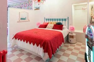 La Suite Años 50 La casa Barbie, bañera y chimenea de leña