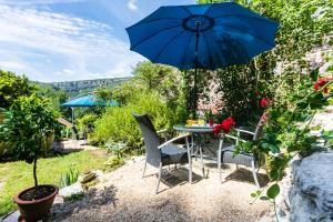 Appartements Gites Un Jardin dans la Falaise : photos des chambres