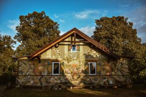 Sunny Nights Homestead Historic House