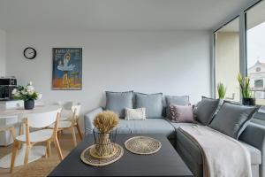 Luxurious 3BR APT Center