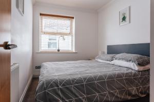 Top quality beach front apartment sleep up to 7 guests