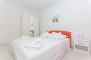 Guest house LUCIJA with swimming pool