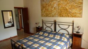 Villa with private swimming pool and private garden in quiet area, panoramic views