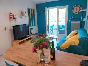 Appartements Pretty apartment with a terrace near a sandy beach : photos des chambres