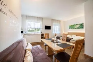 Schnitzer Ferienwohnung Holunder - Плаус