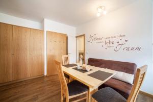 Schnitzer Ferienwohnung Holunder