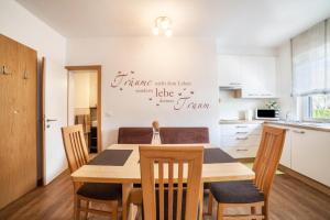 Schnitzer Ferienwohnung Holunder