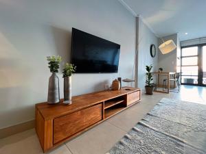 Seafront Condo at The Pier 17