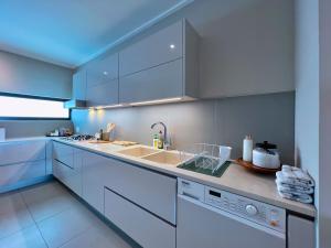 Seafront Condo at The Pier 29