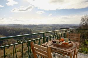 Cozy apartment with a view in San Miniato