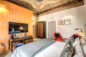Large Double Room room in Martius Private Suites