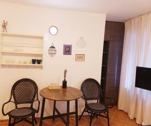 Jerry & Olis Apartments