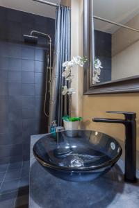 A Gift in the Heart of Monastiraki A