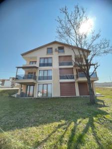 Sultan Villa, Merkez Mahallesi Dogu Sirti Caddesi Sultan Sitesi H-2