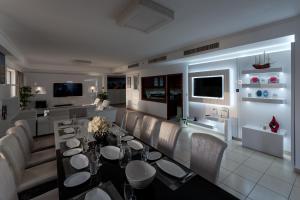 Jbr penthouse with terrace pool