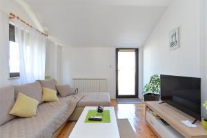 Apartments Drago 589