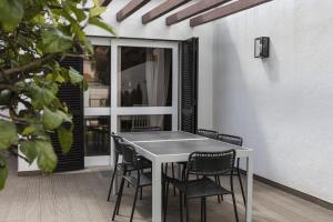 Vilamoura Garden House with Pool & Parking, by Hopstays