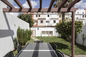 Vilamoura Garden House with Pool & Parking, by Hopstays